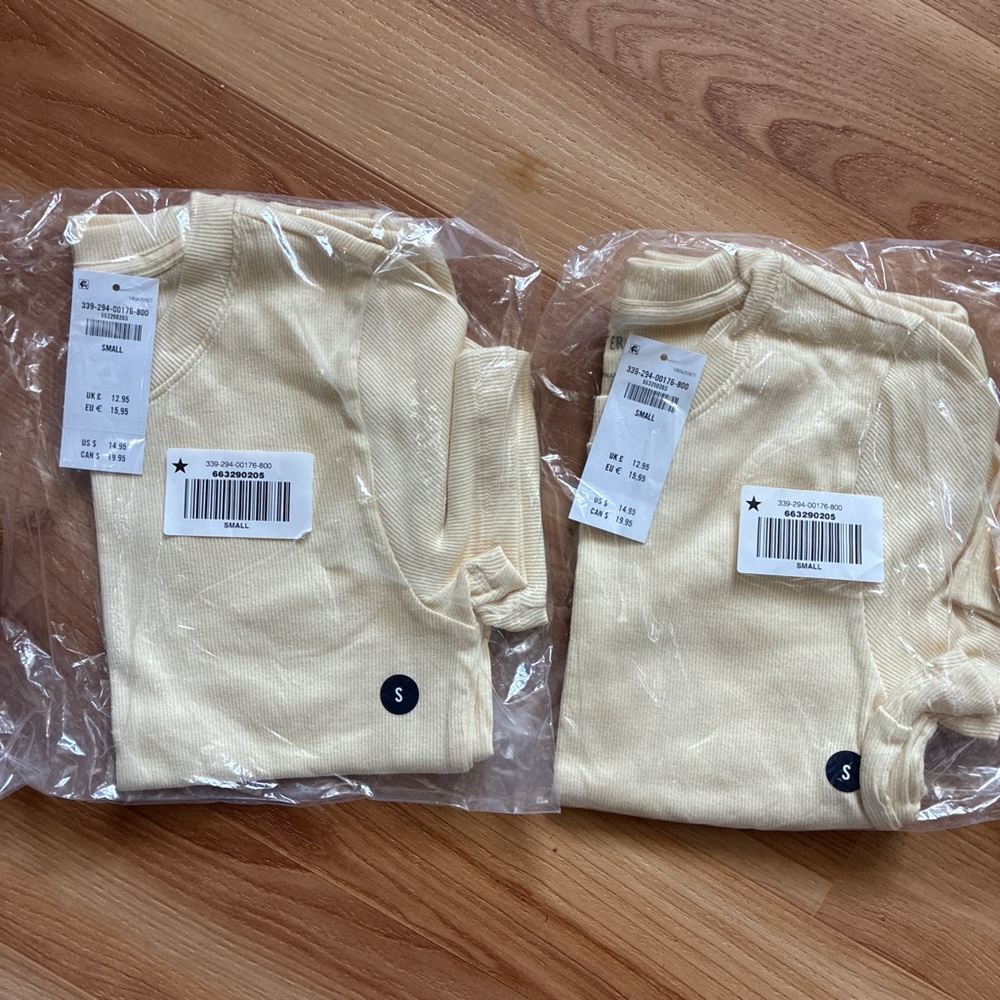 Hollister short sleeve tshirts size small